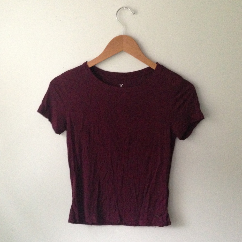 American eagle maroon t shirt